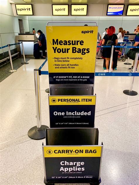 spirit airlines handbag size.